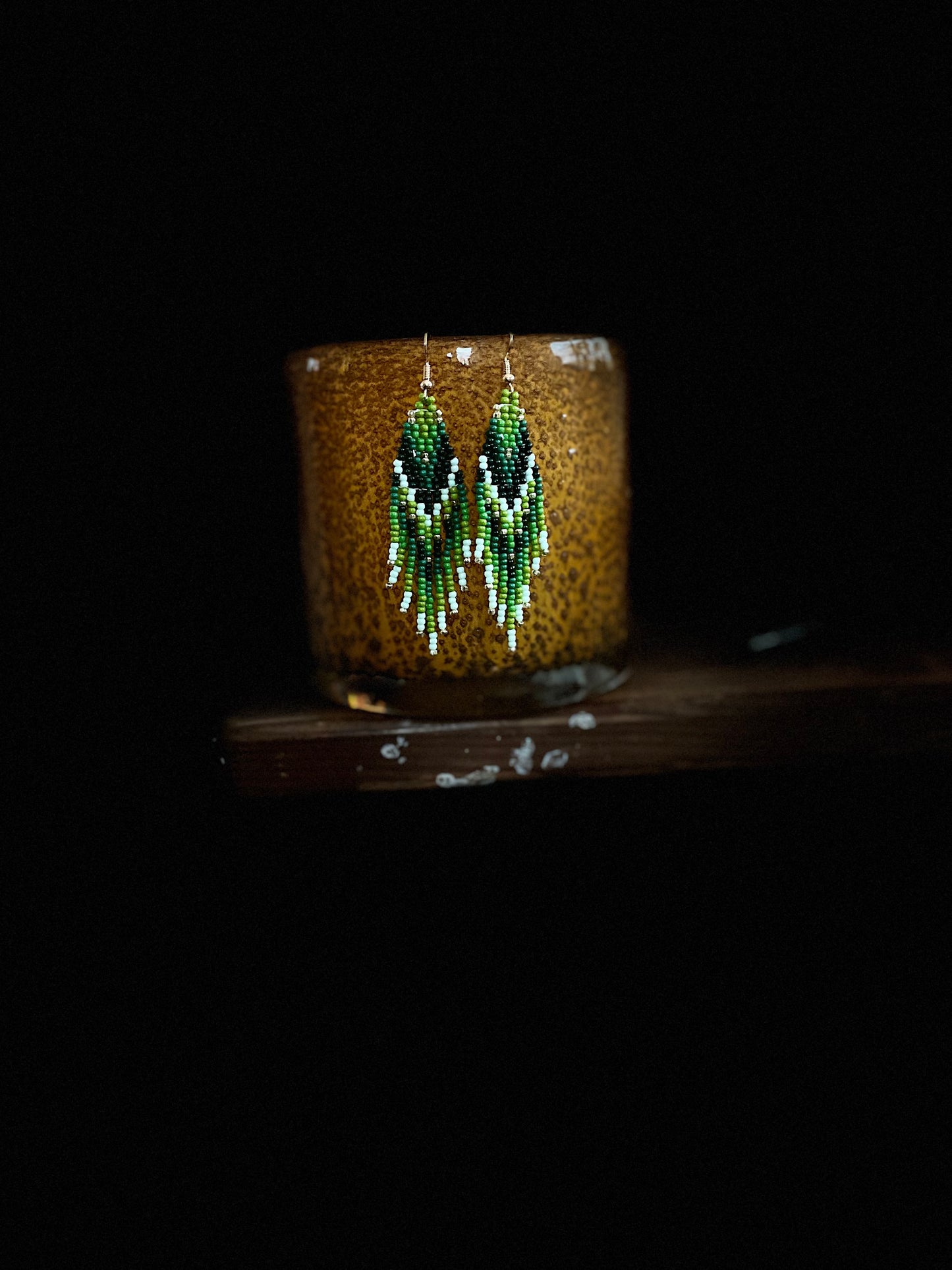 rebell örhängen indian pärlor korta gröna