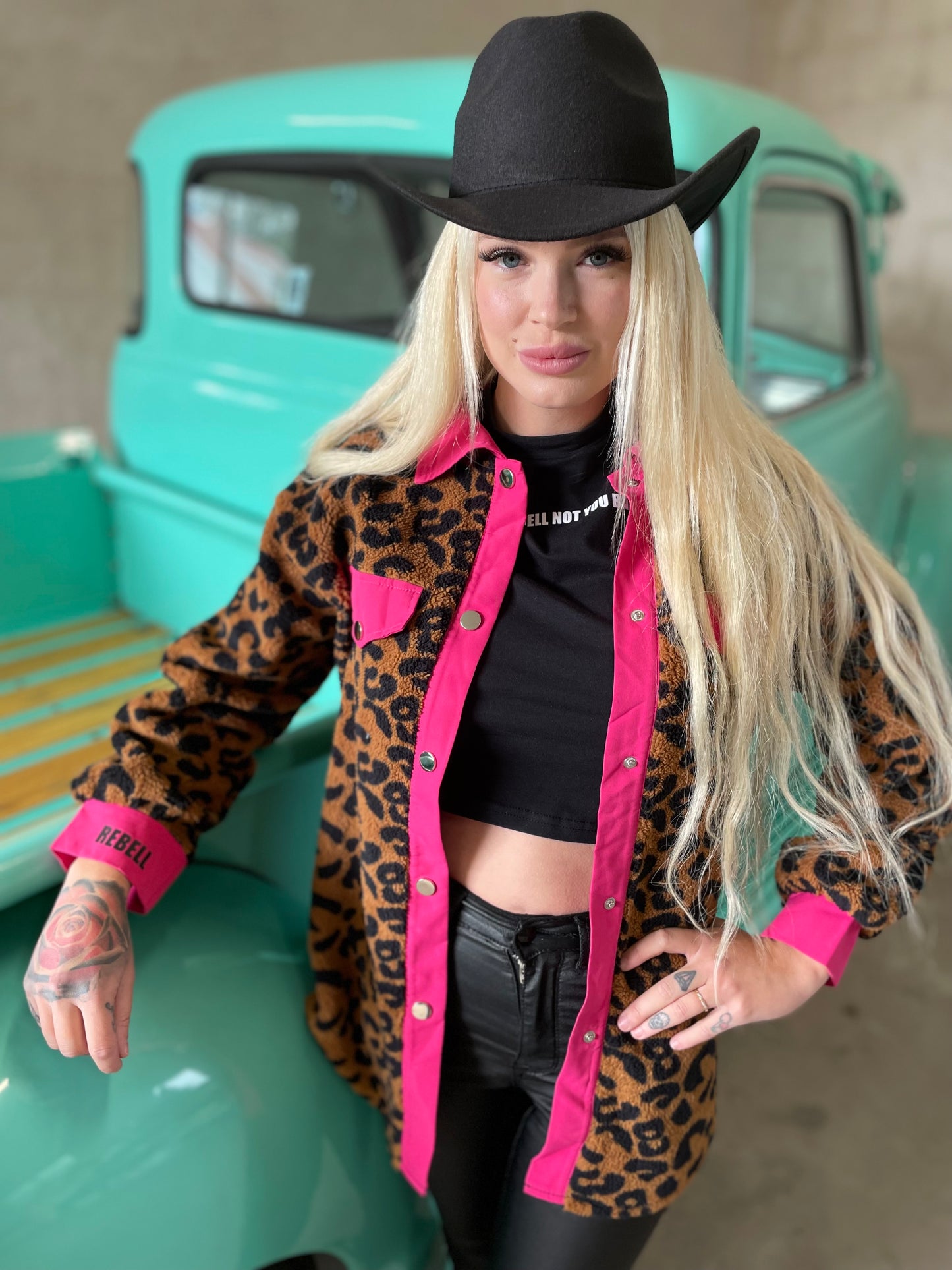 Rebell leopard fleece med rosa