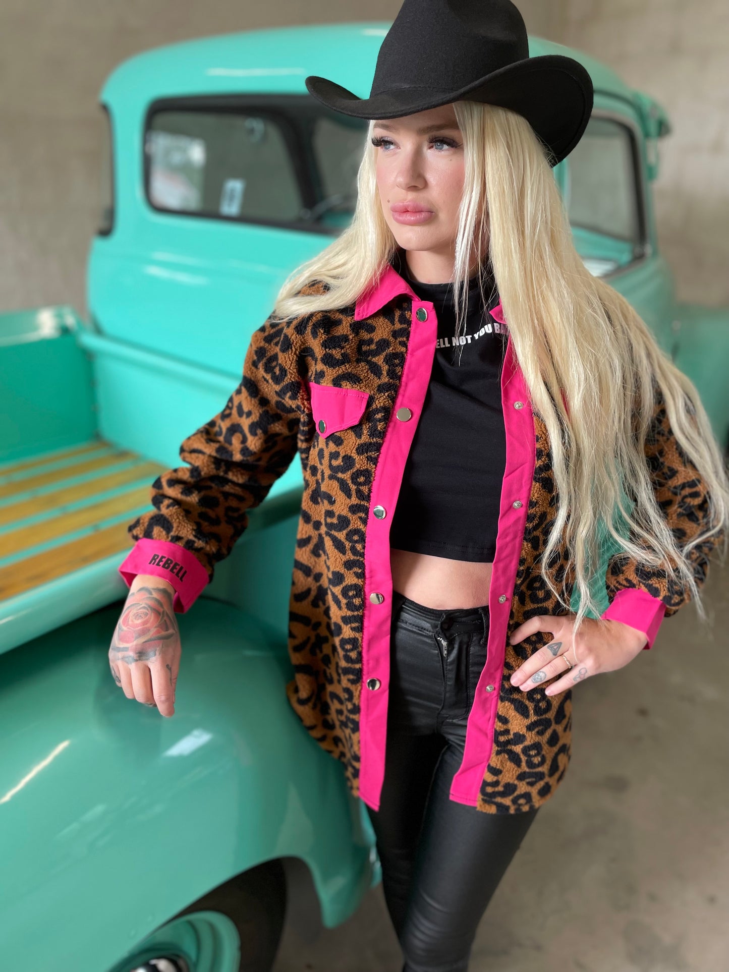 Rebell leopard fleece med rosa