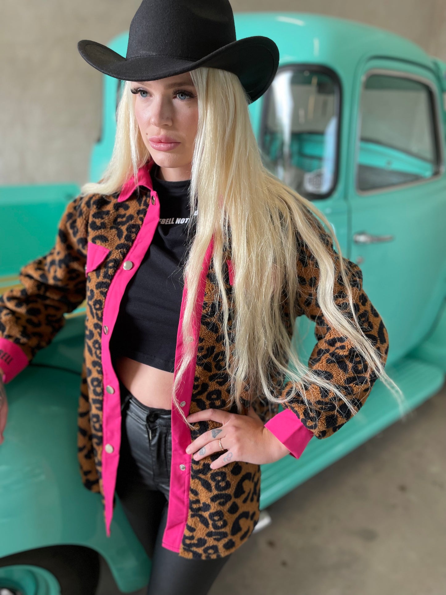 Rebell leopard fleece med rosa
