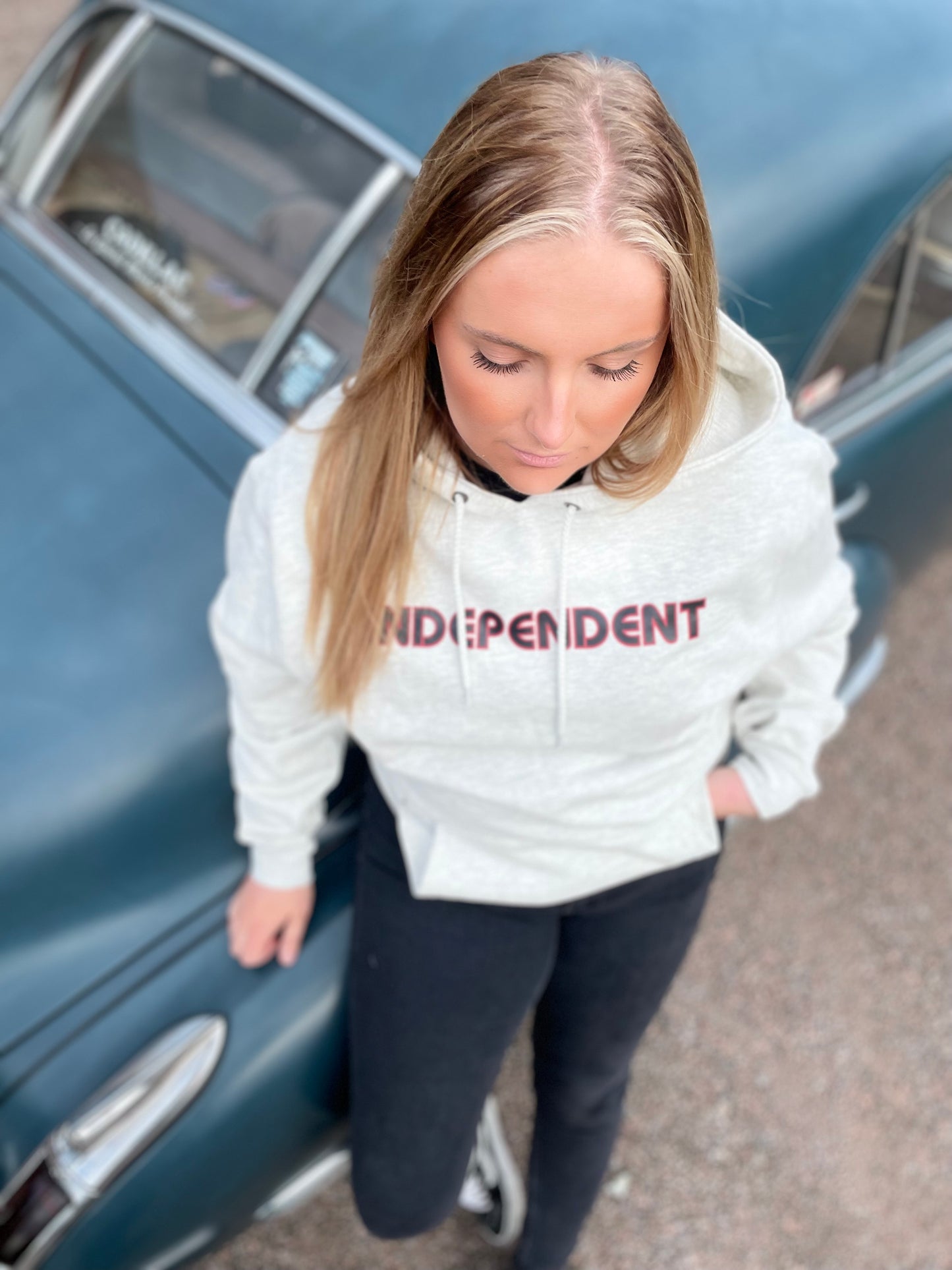 Independent Tjocktröja btg bauhouse grå luva svart unisex