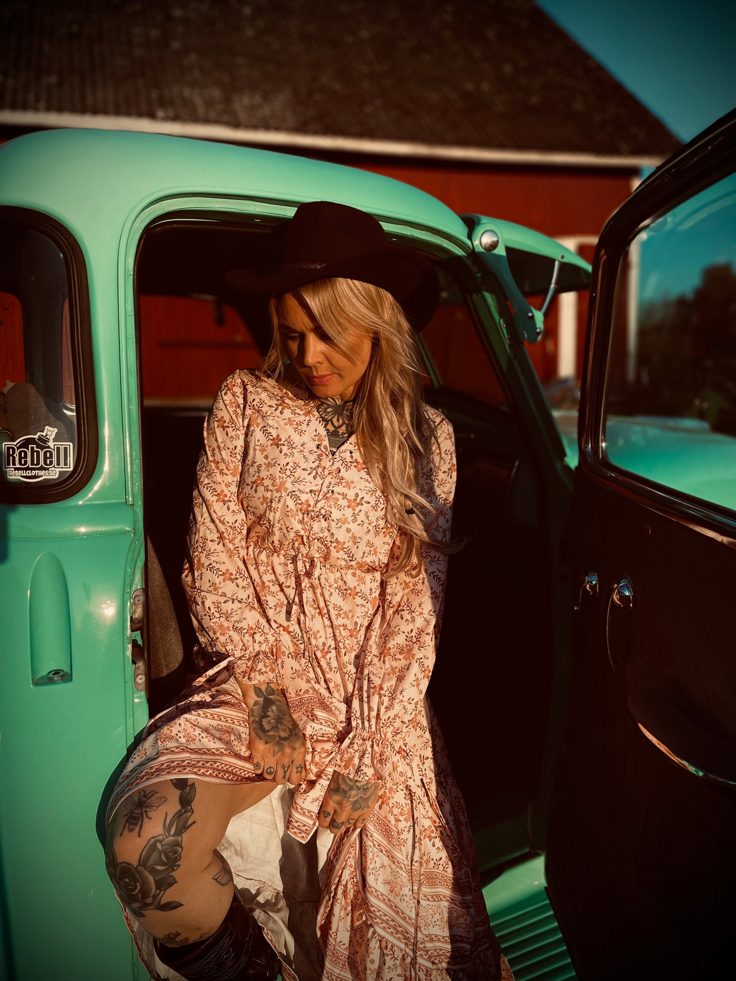 rebell boho western långklänning rosa toner