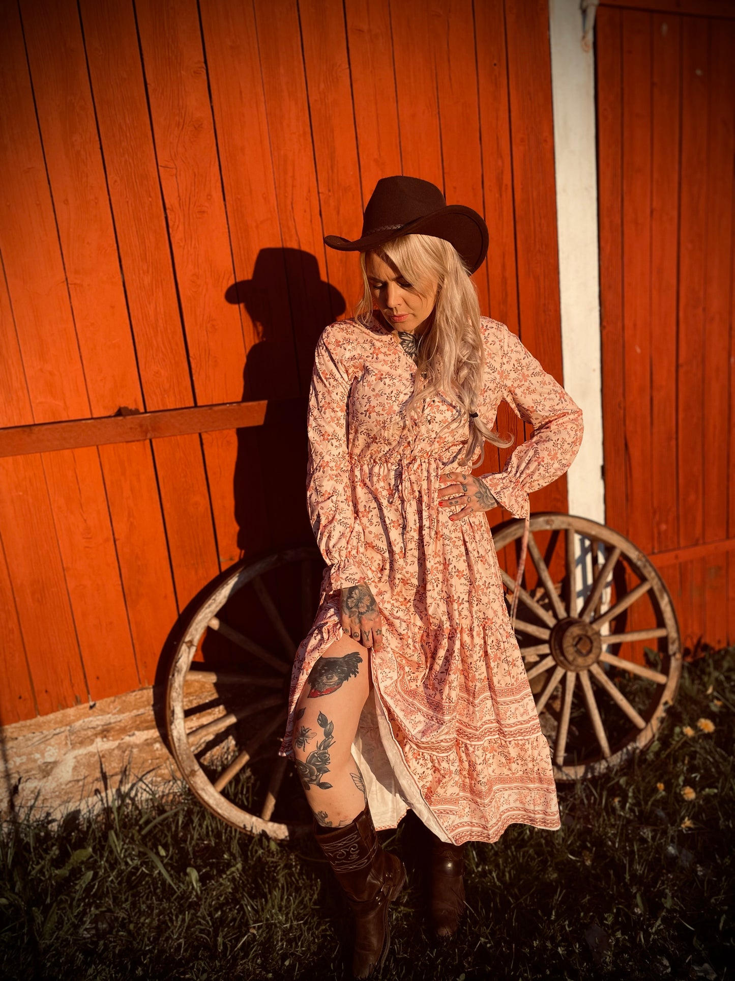 rebell boho western långklänning rosa toner