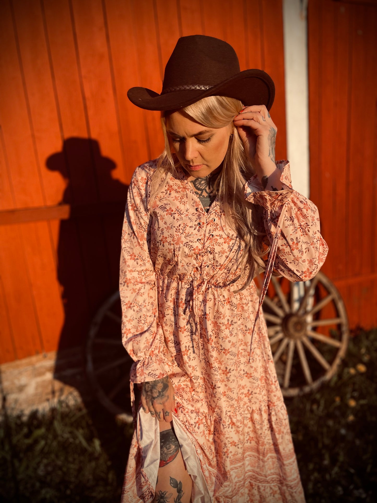 rebell boho western långklänning rosa toner