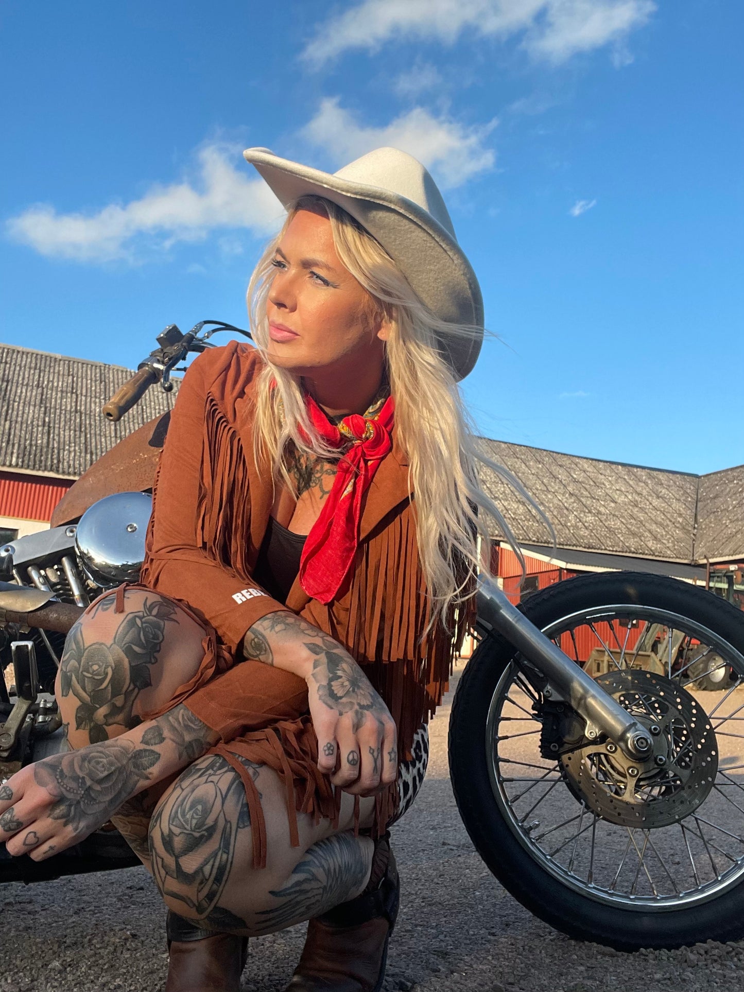 Rebell hatt vit /beige rem unisex