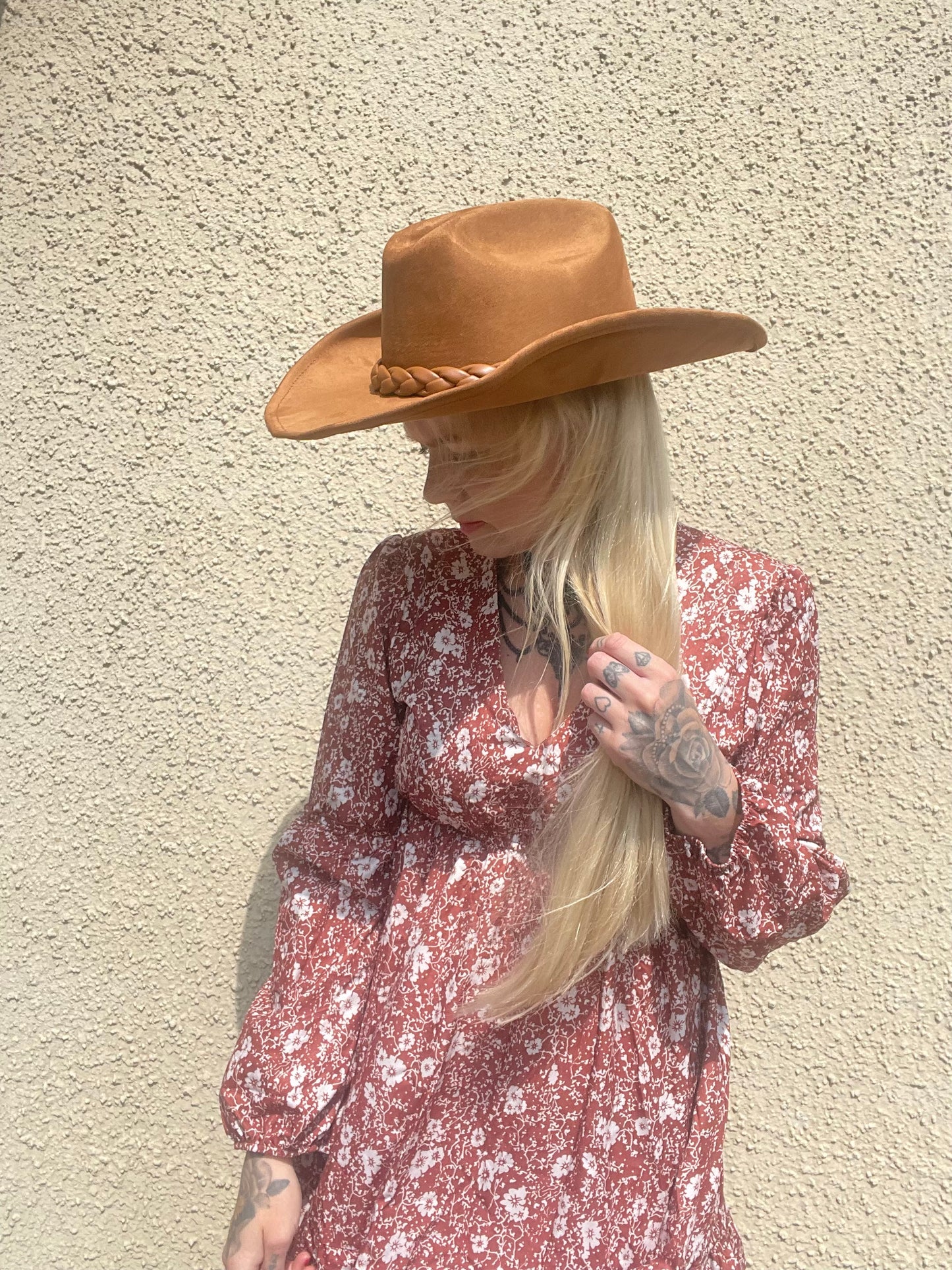 rebell boho western klänning brun med armar