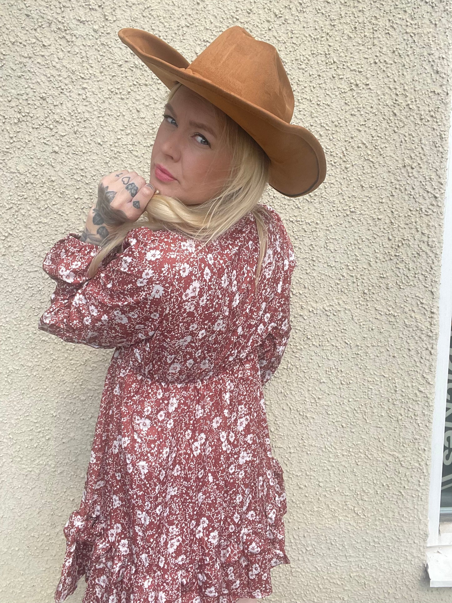 rebell boho western klänning brun med armar