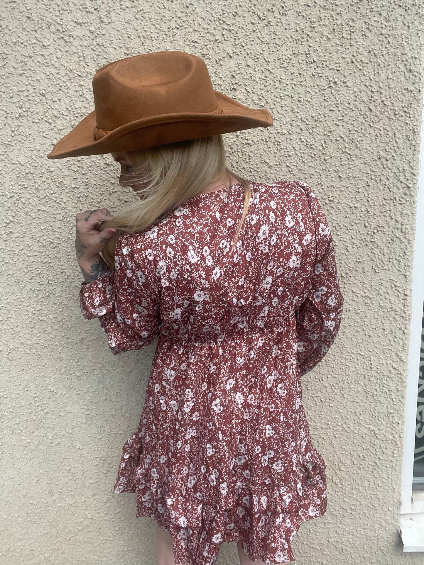 rebell boho western klänning brun med armar
