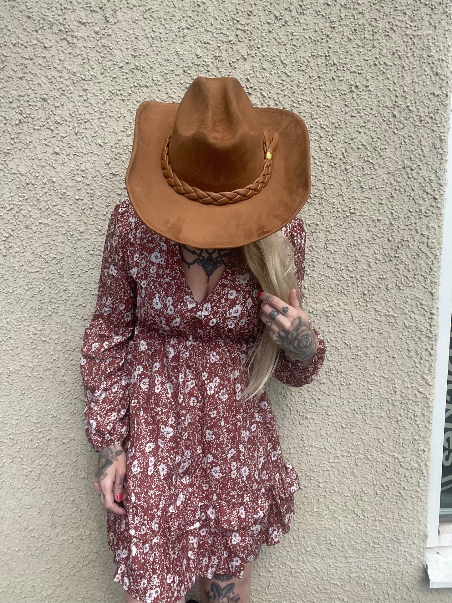 rebell boho western klänning brun med armar