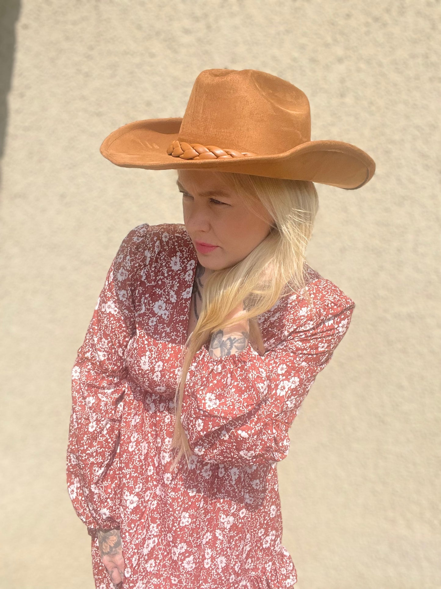 rebell boho western klänning brun med armar