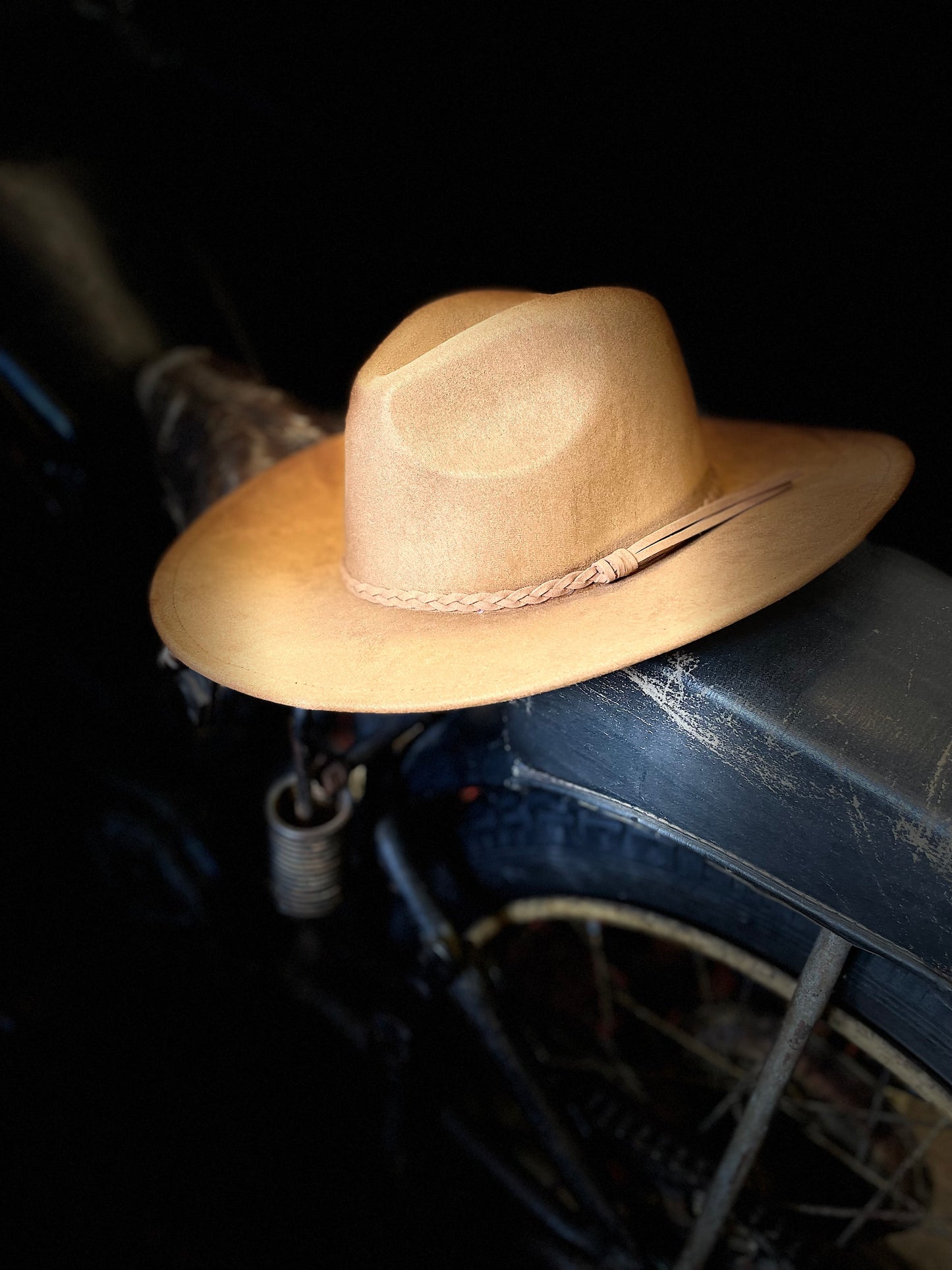 Rebell hatt brun rakare