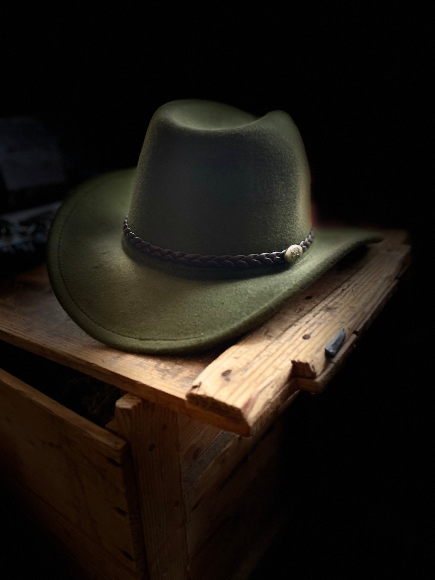 Rebell hatt grön med band