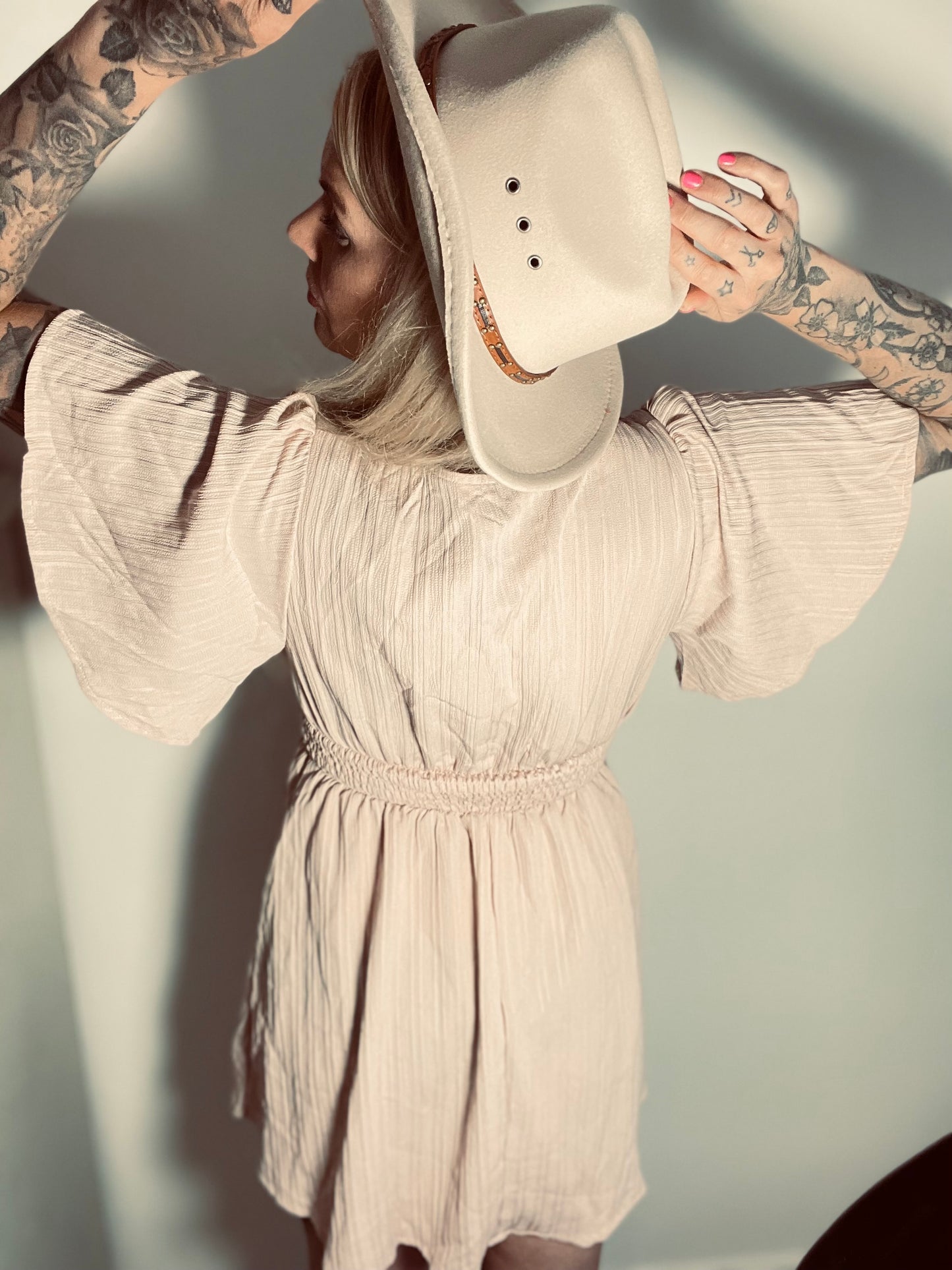 rebell boho western klänning rosa beige