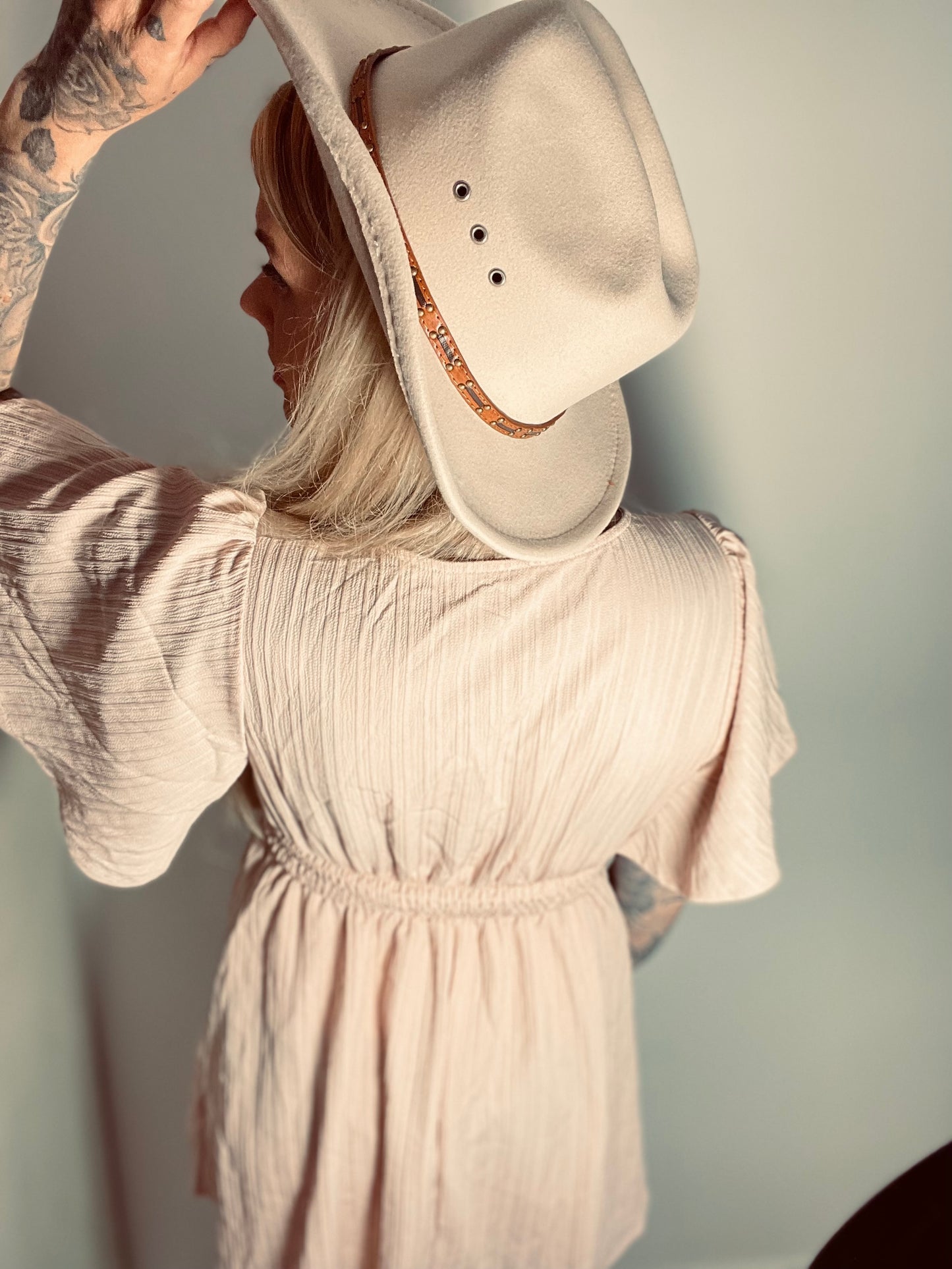 rebell boho western klänning rosa beige