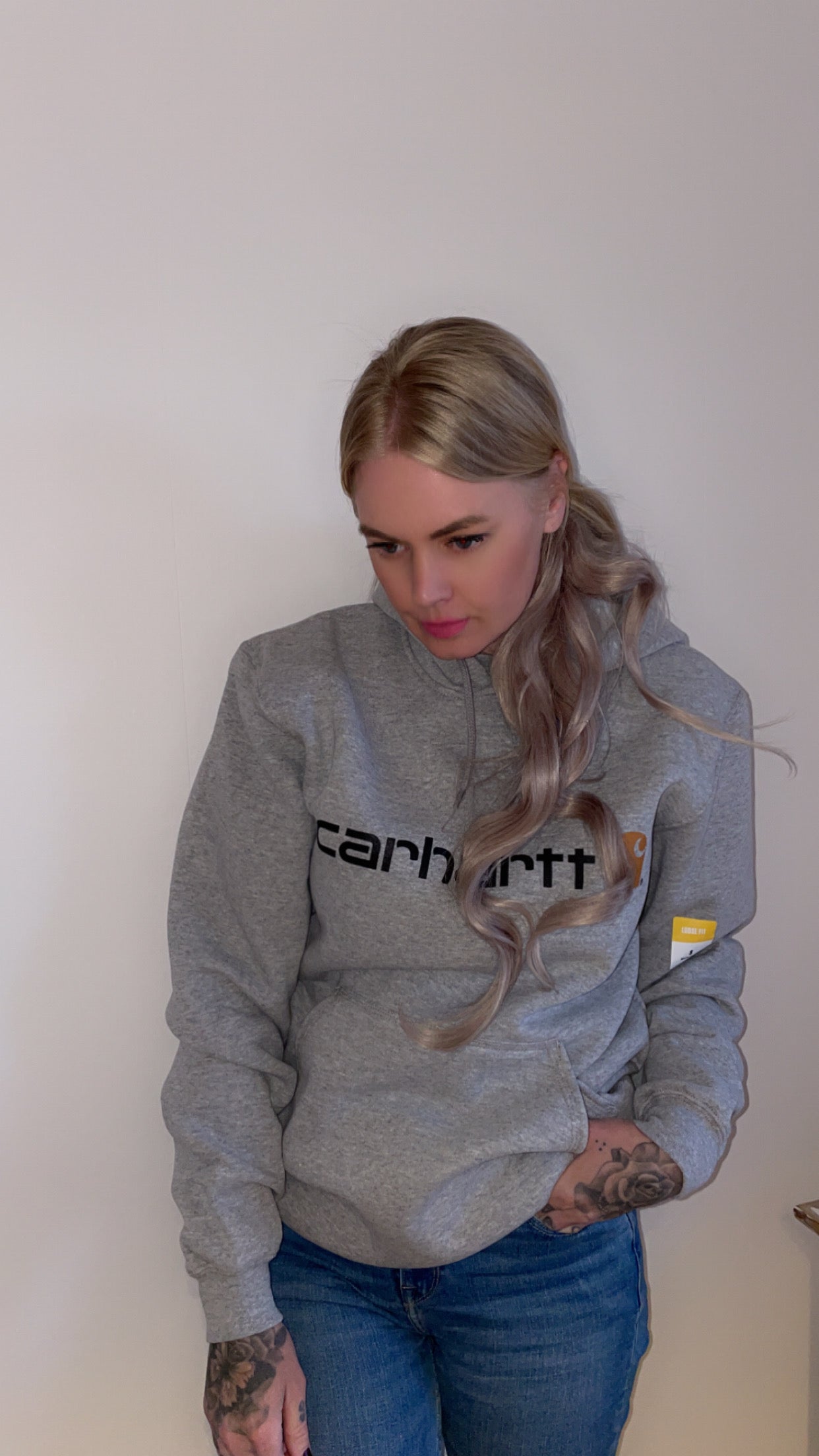 CARHARTT SIGNATURE LOGO HOODED SWEATSHIRT grå