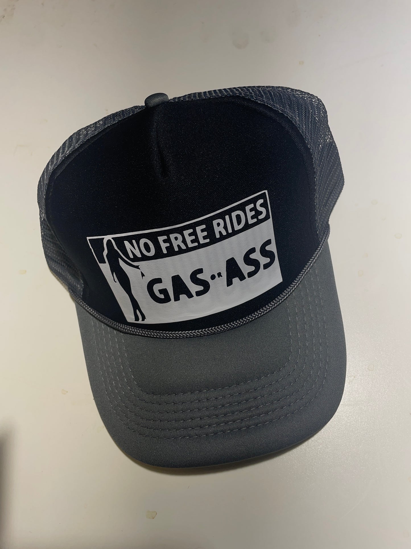 Rebell keps trucker no free rides unisex