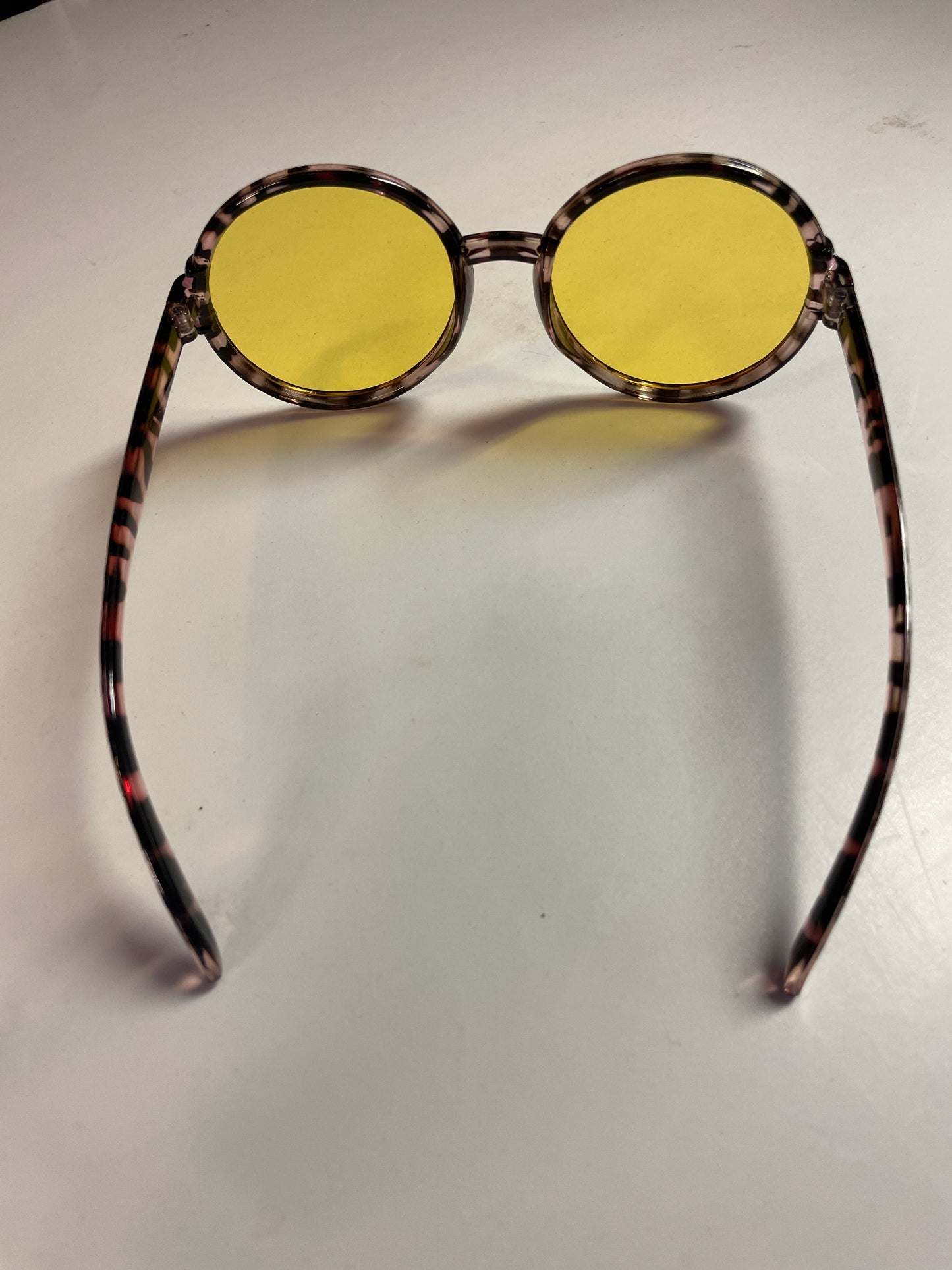 Rebell solglasögon runda gula/leopard unisex