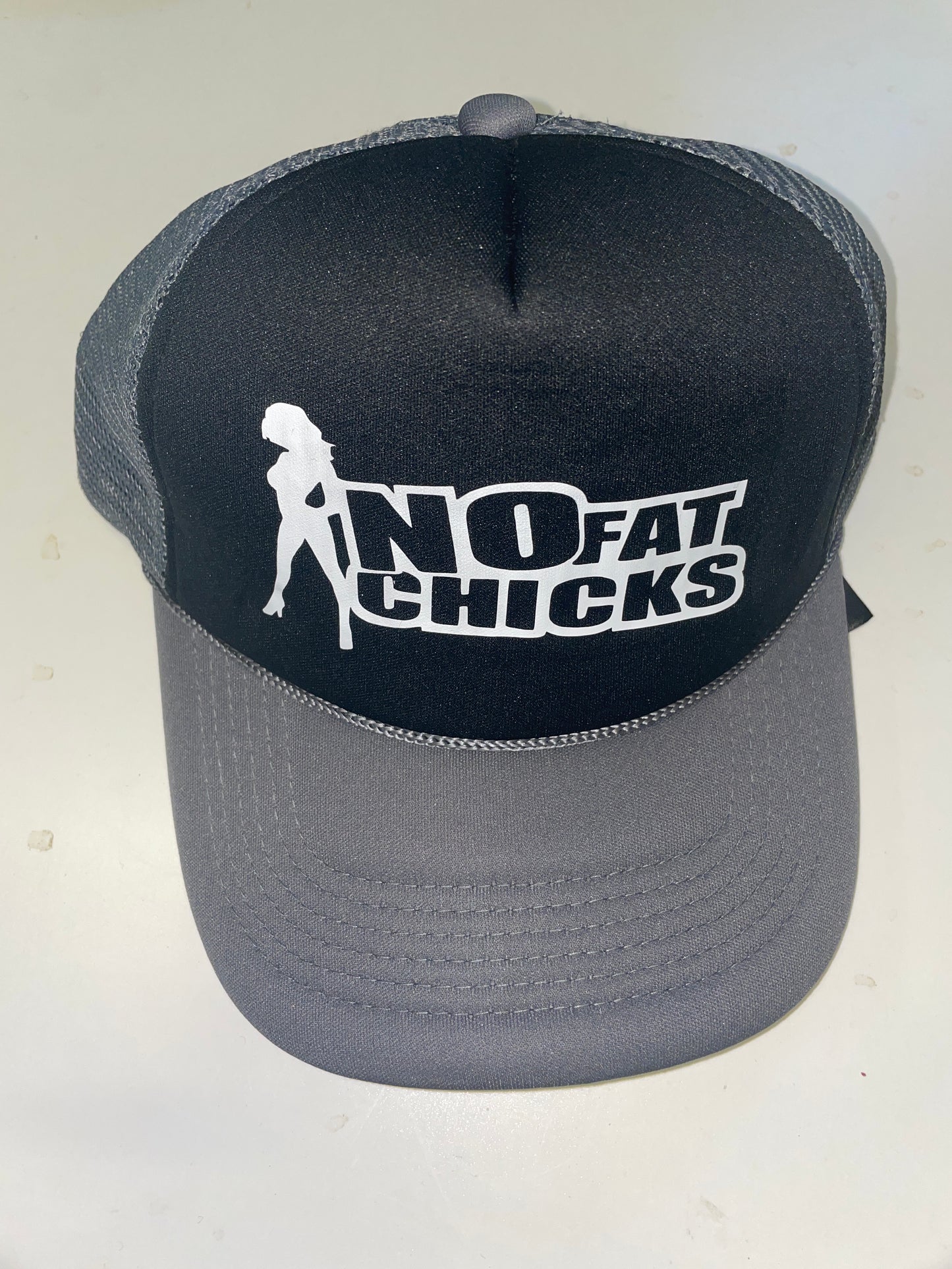 Rebell keps trucker no fat chicks unisex