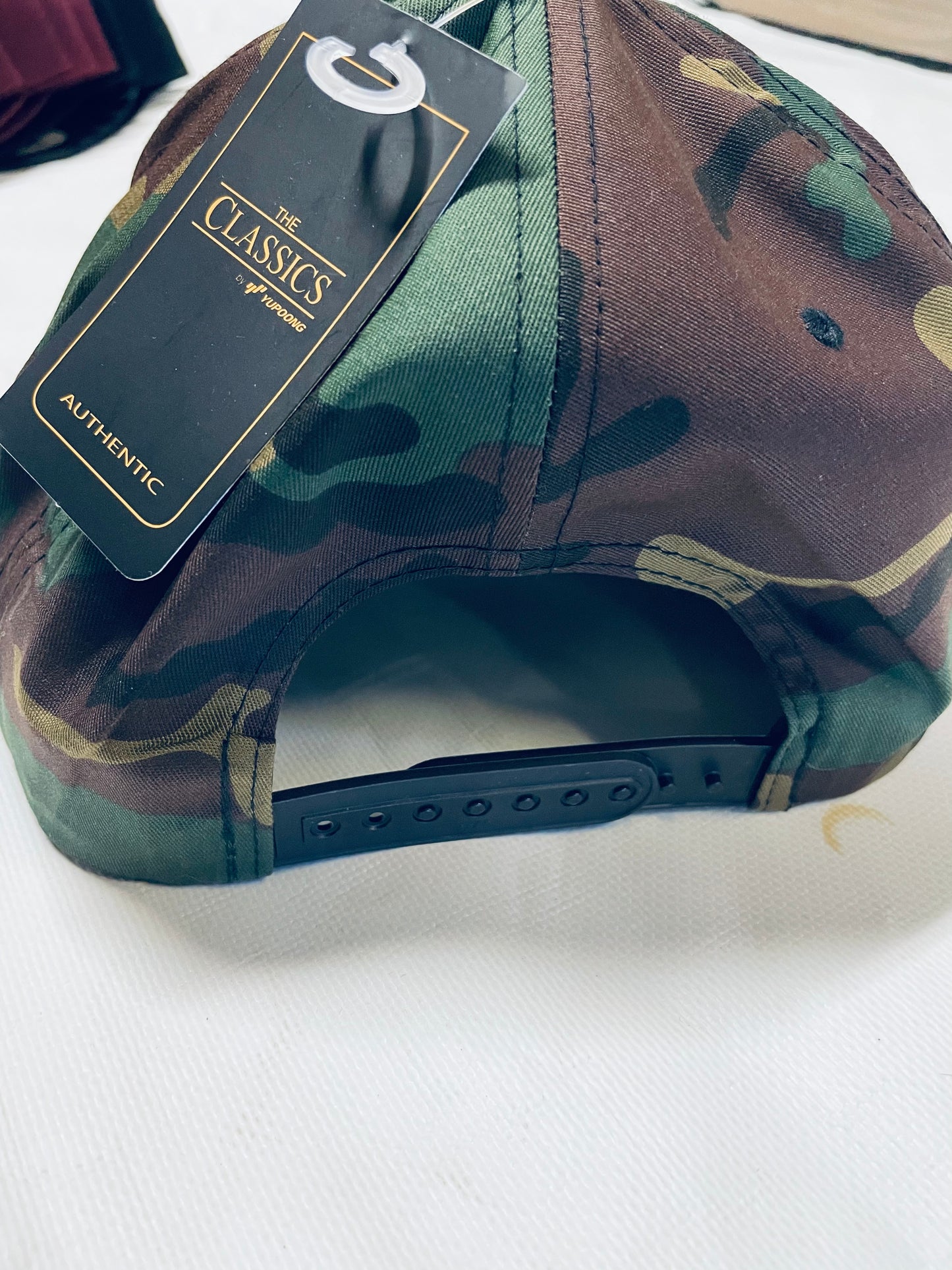 Rebell keps camo militär med vit text unisex