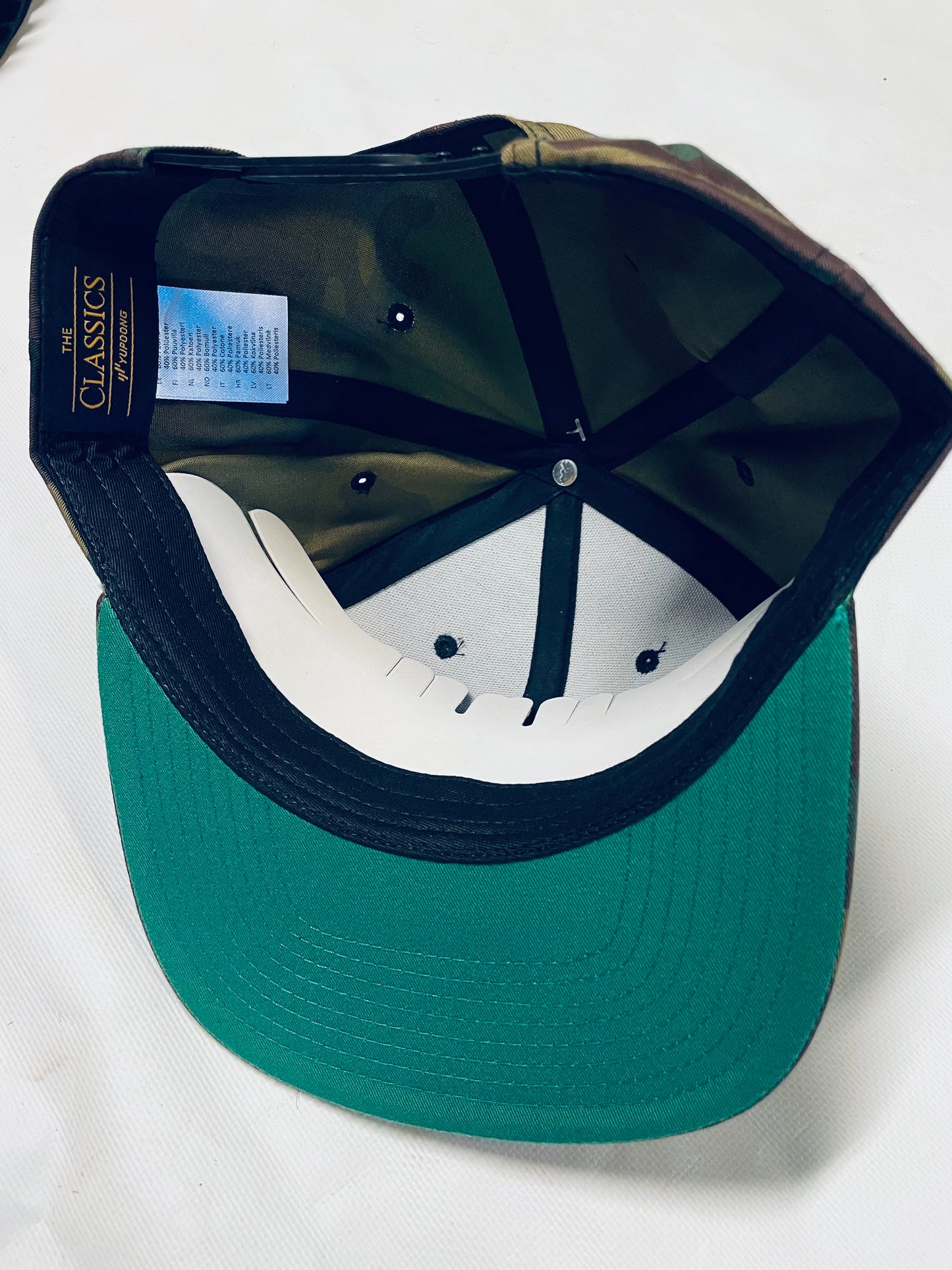 Rebell keps camo militär med vit text unisex