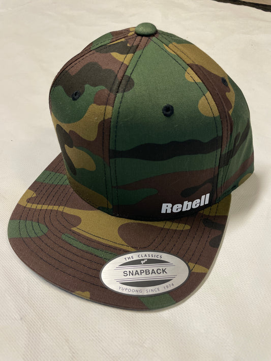 Rebell keps camo militär med vit text unisex