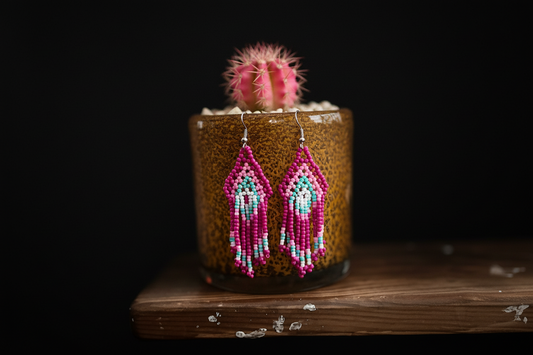 rebell örhängen indian pärlor korta rosa