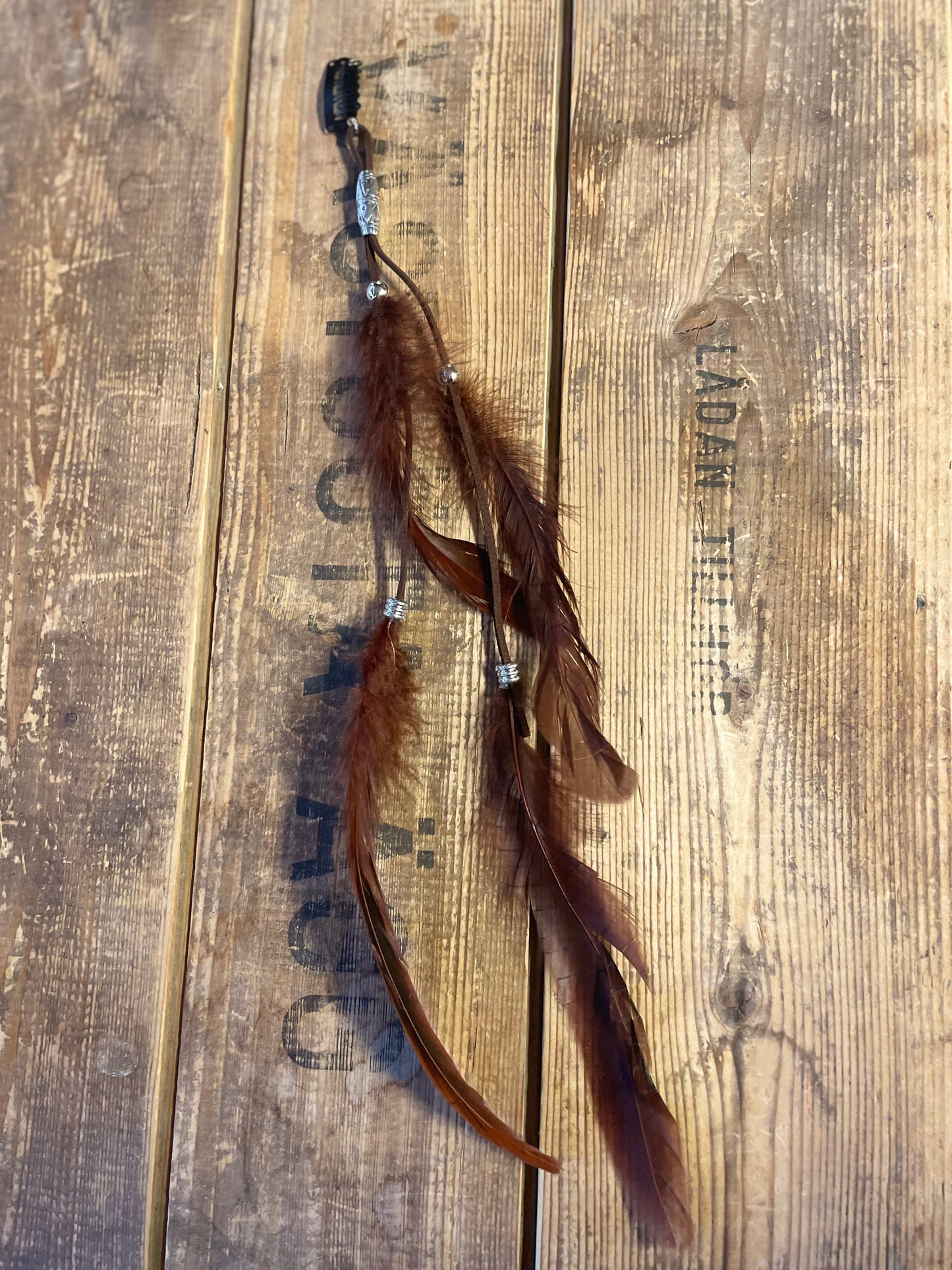 rebell fjäder smycke till hår