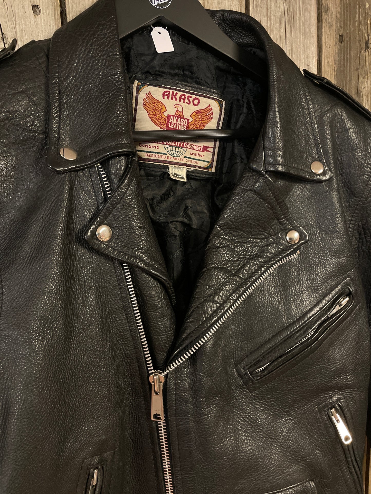 Akasko Leather Jacket – Tidlös Skinnjacka med Attityd bikerjacka vintage strlk 42