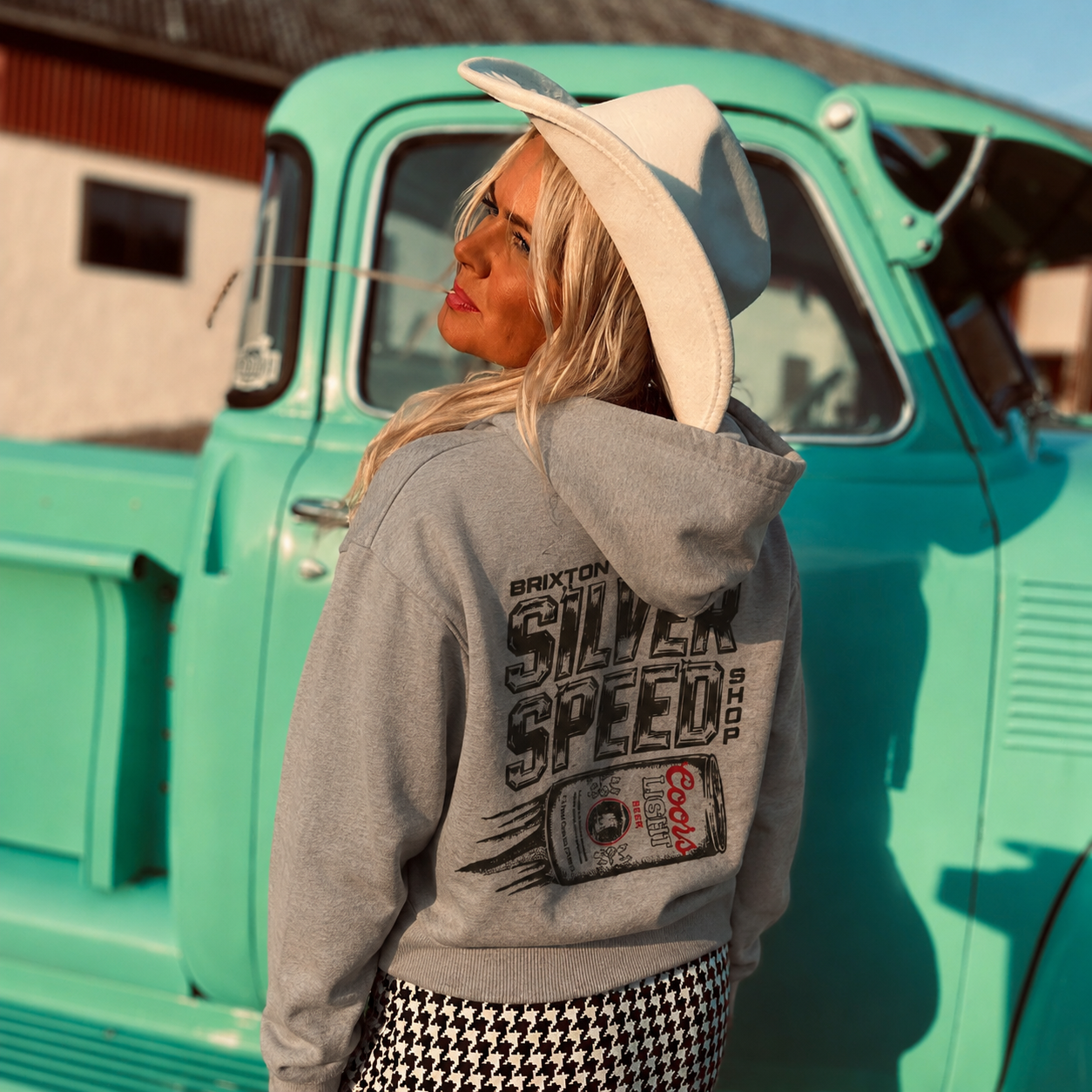brixton coors light grå hoodie  dam modell