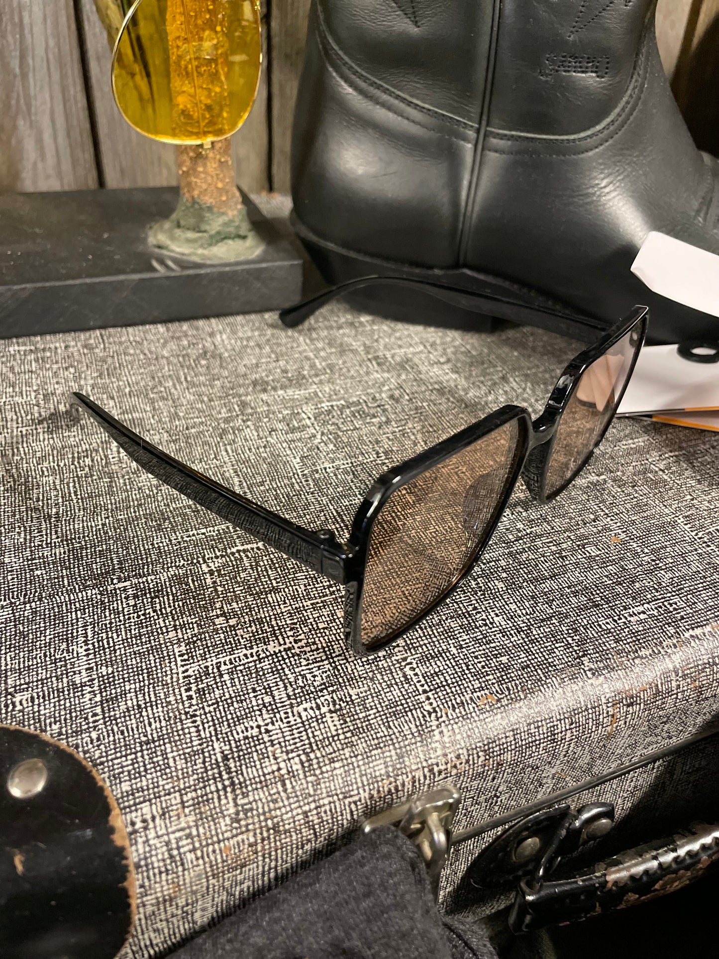 Rebell solglasögon 70S shows unisex