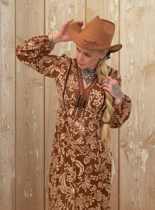 rebell boho western dessert grace långklänning bruna  toner