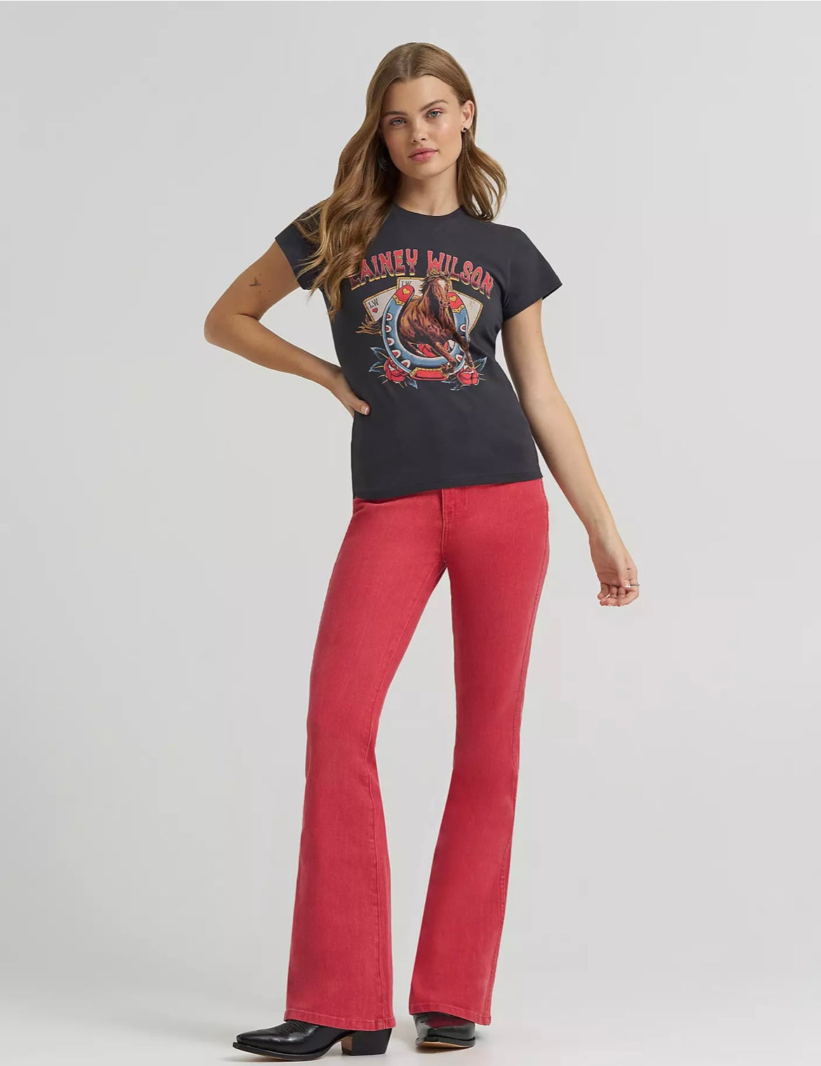 Wrangler vs lainey  wilson röda jeans