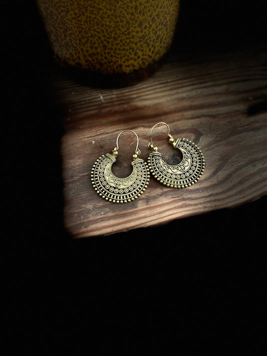 rebell örhängen medium stora mässing ringar