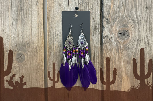 rebell örhänge lila indian fjäder
