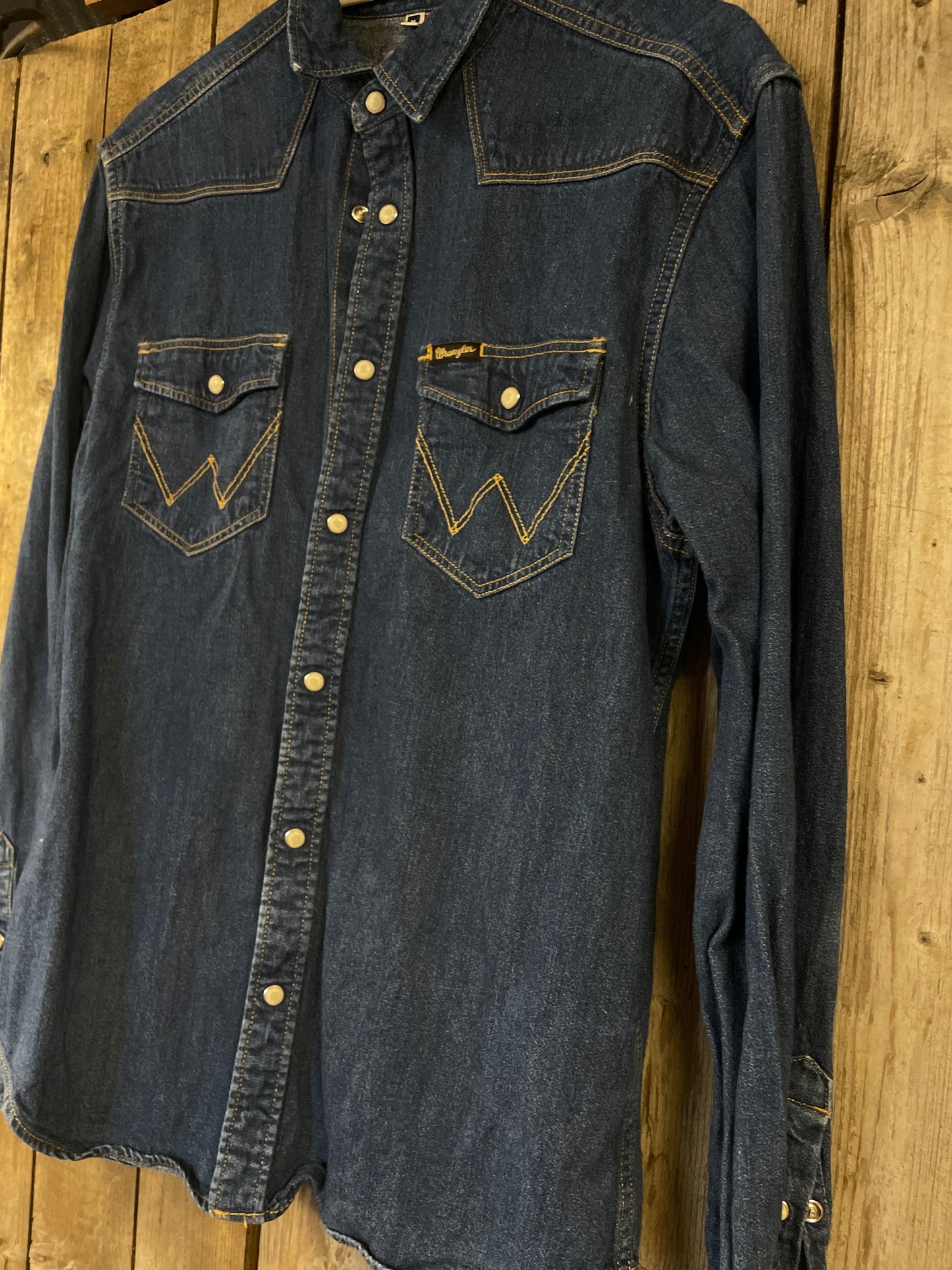 Rebell Vintage jeansskjorta  wrangler mörkblå westernskjorta medium