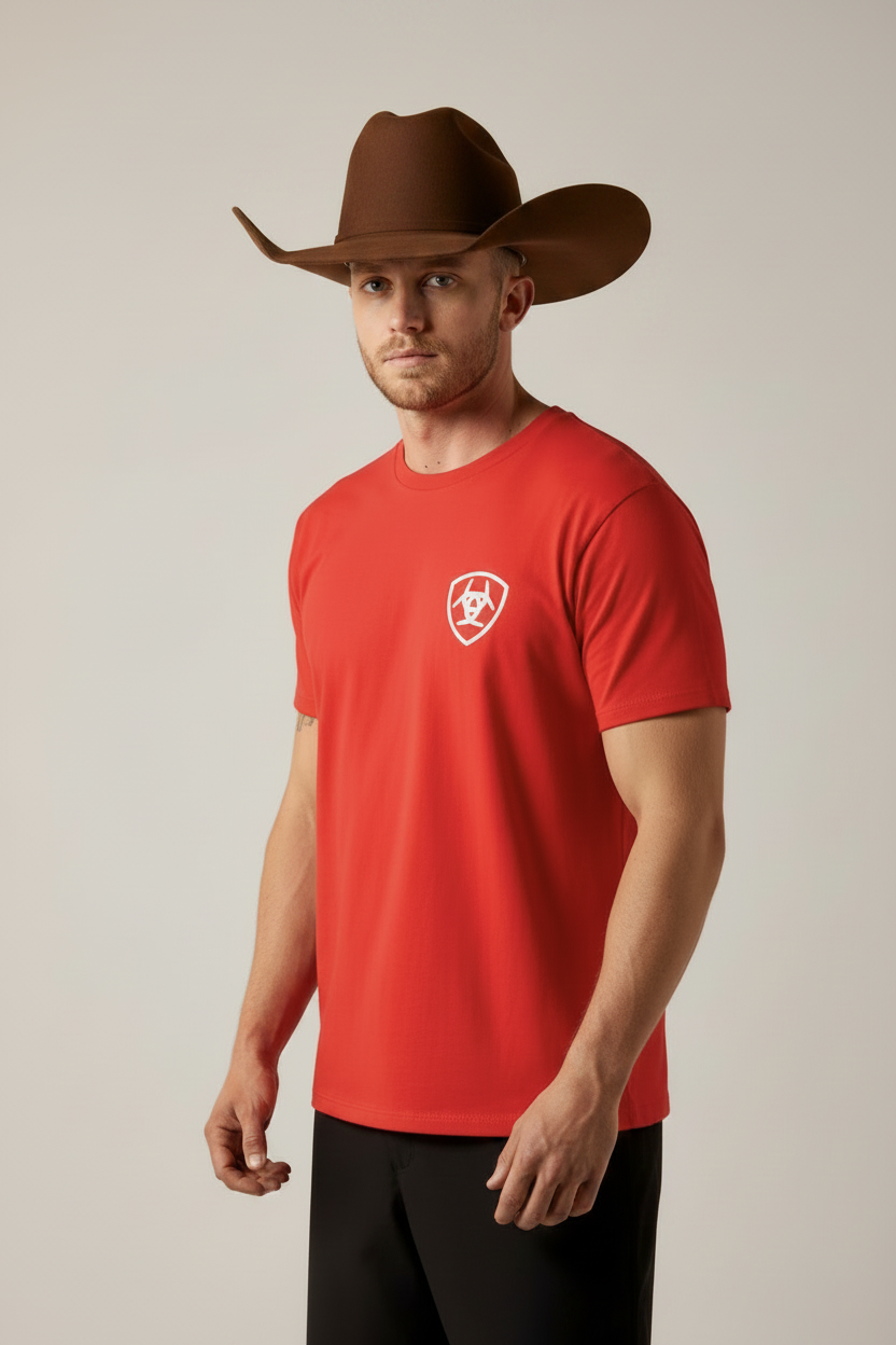 Ariat MNS Ariat geo flag röd ariat Herr  T-Shirt
