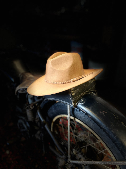 Rebell hatt brun rakare