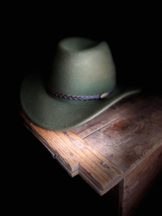 Rebell hatt grön med band