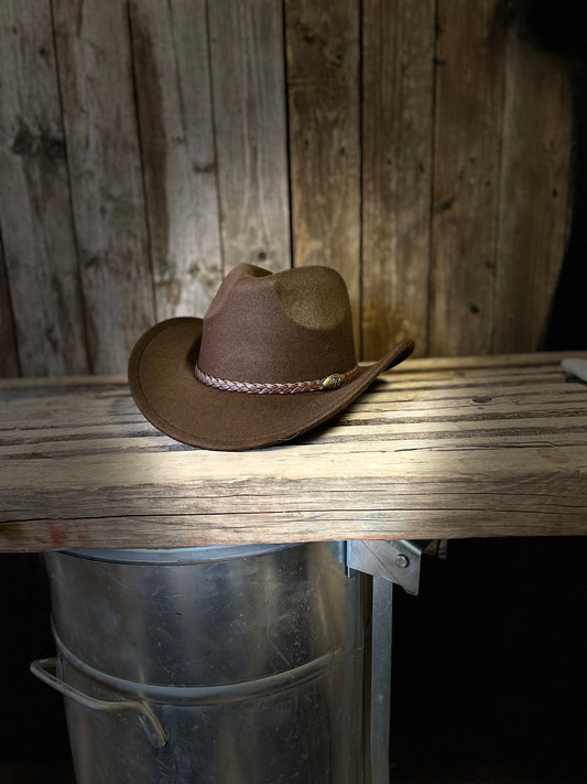 Rebell hatt brun med flätad band