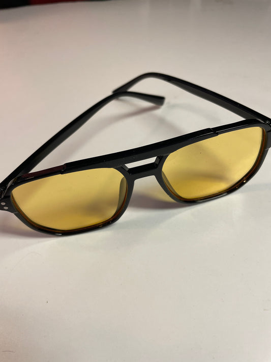 Rebell solglasögon svartbåge gult glas pilot unisex