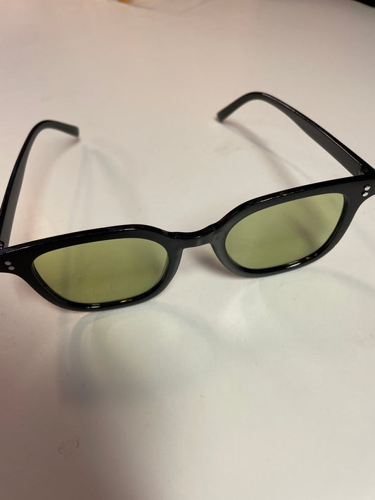 Rebell solglasögon svarta /grönt glas   unisex