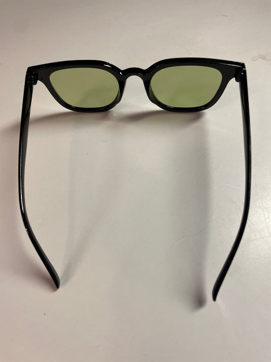 Rebell solglasögon svarta /grönt glas   unisex