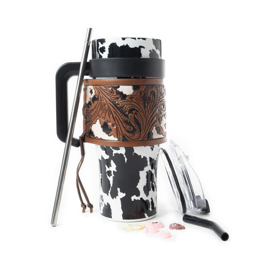 western tumbler, western travel tumbler, Myra tumbler, cowgirl tumbler, country tumbler, cowhide tumbler, western kaffemugg, western resemugg, brun tumbler, cowgirl accessoarer, western accessoarer, country present, Myra western