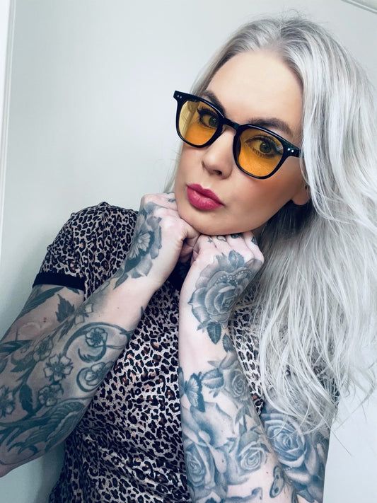 Rebell solglasögon svartbåge gult glas klassiska 5 unisex